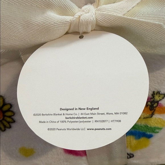 Berkshire VelvetSoft Throw with Colorful Peanuts Design - Picture 2 of 5